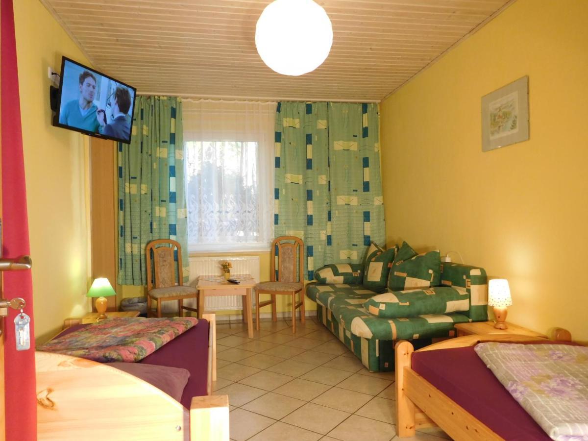 Hostel Waldhaus Am Ferienpark Mirow -Zimmer Du Wc Extérieur photo