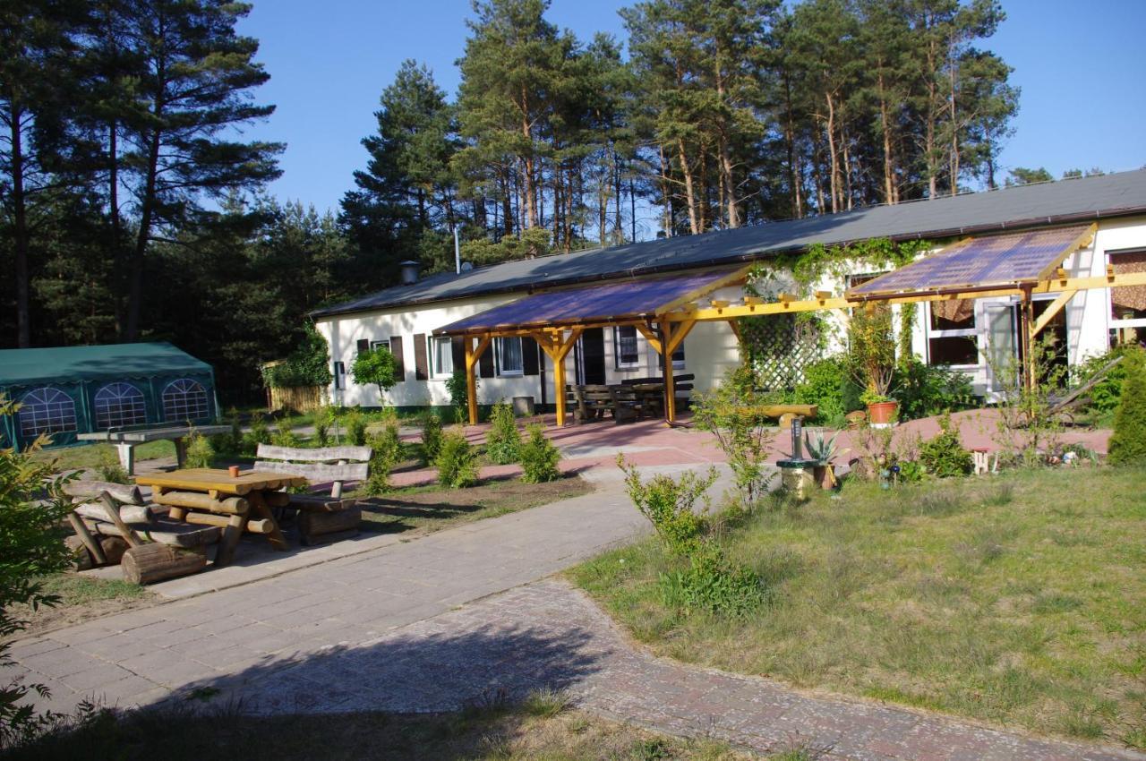 Hostel Waldhaus Am Ferienpark Mirow -Zimmer Du Wc Extérieur photo