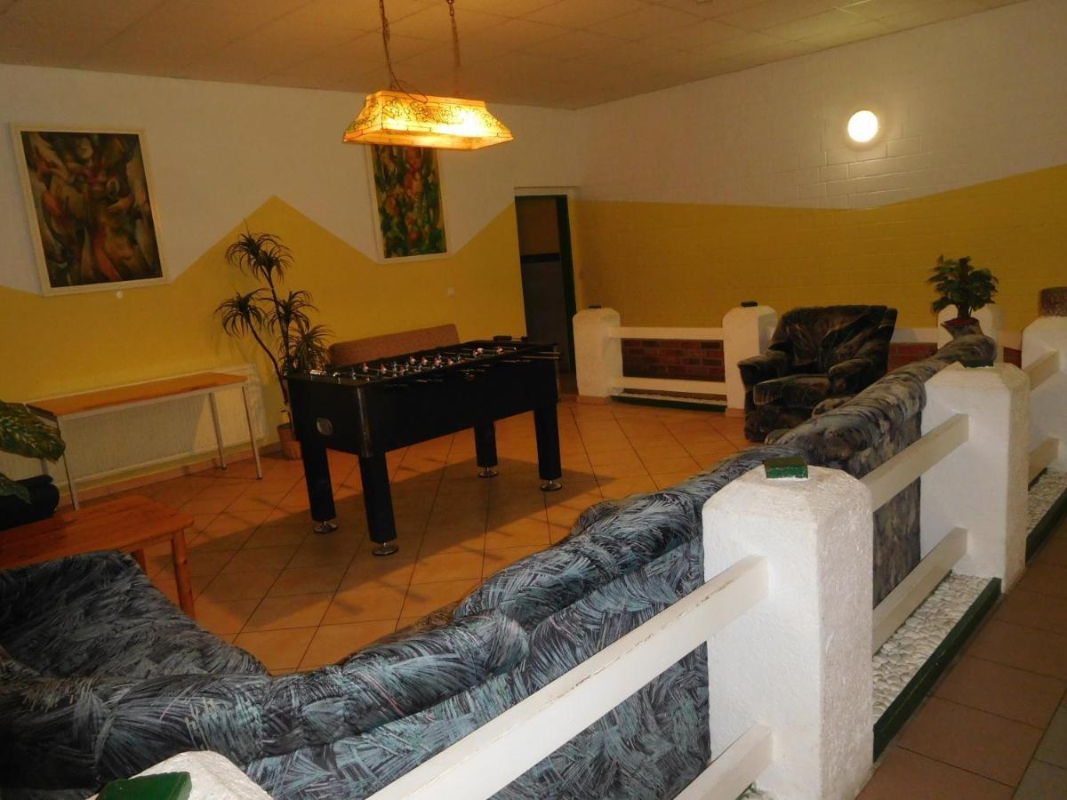 Hostel Waldhaus Am Ferienpark Mirow -Zimmer Du Wc Extérieur photo