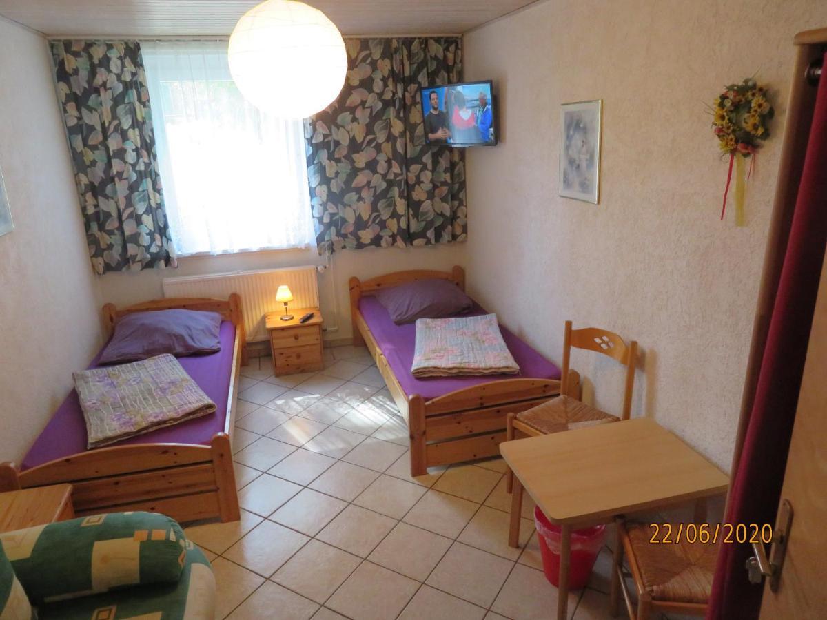 Hostel Waldhaus Am Ferienpark Mirow -Zimmer Du Wc Extérieur photo