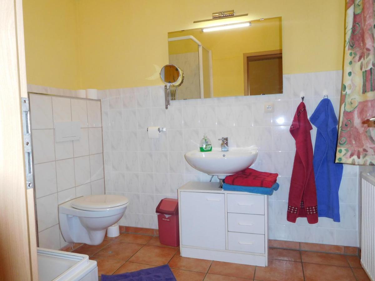 Hostel Waldhaus Am Ferienpark Mirow -Zimmer Du Wc Extérieur photo