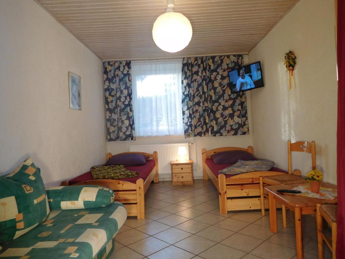 Hostel Waldhaus Am Ferienpark Mirow -Zimmer Du Wc Extérieur photo