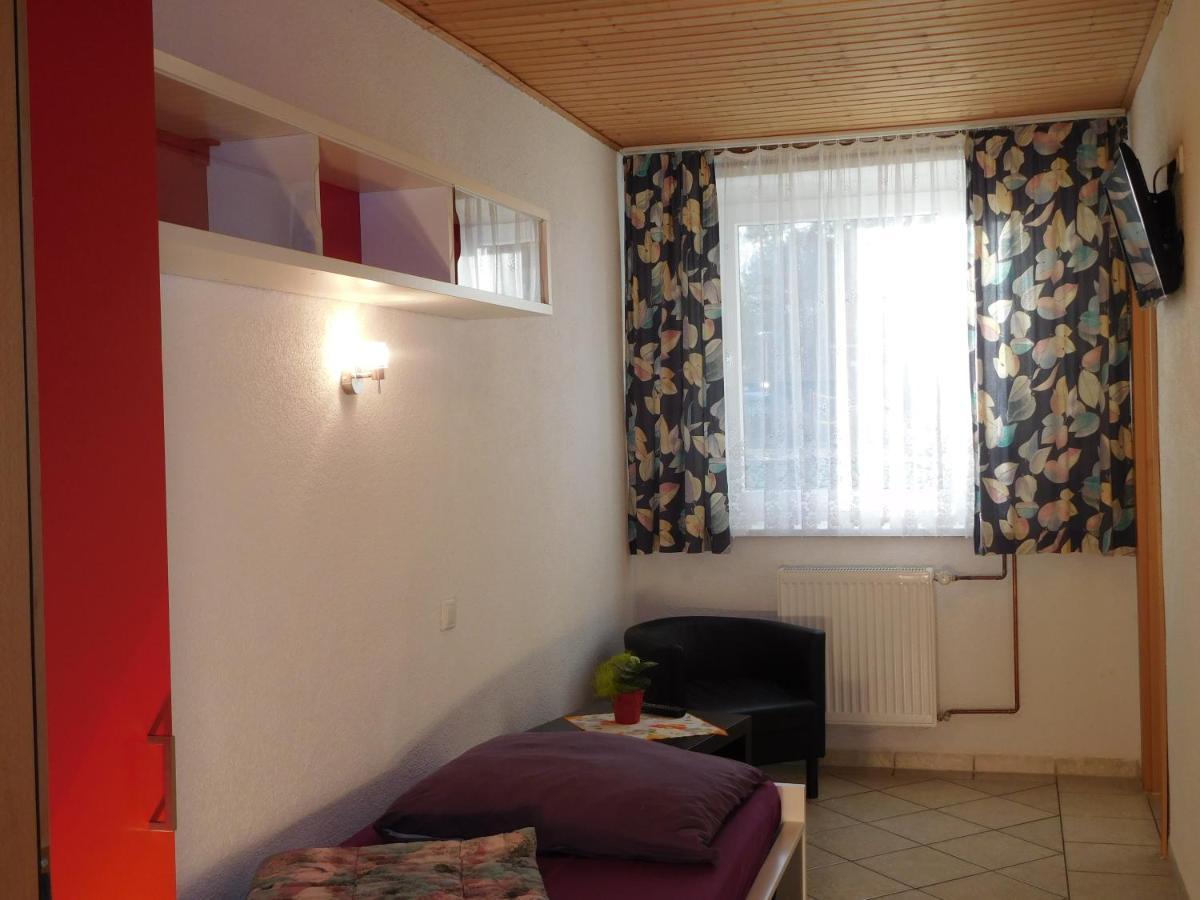 Hostel Waldhaus Am Ferienpark Mirow -Zimmer Du Wc Extérieur photo