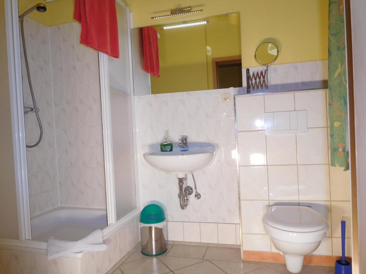 Hostel Waldhaus Am Ferienpark Mirow -Zimmer Du Wc Extérieur photo